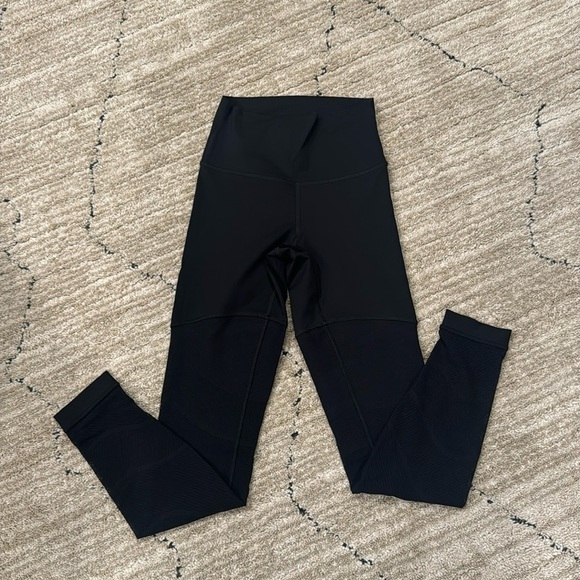 Lululemon mesh leggings size 4 - Picture 1 of 4